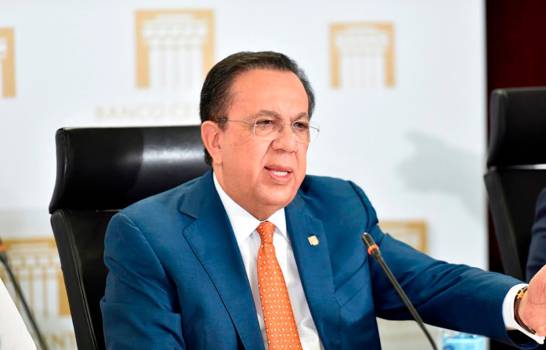 Valdez Albizu le responde a Leonel Fernández sobre supuesta manipulación estadística