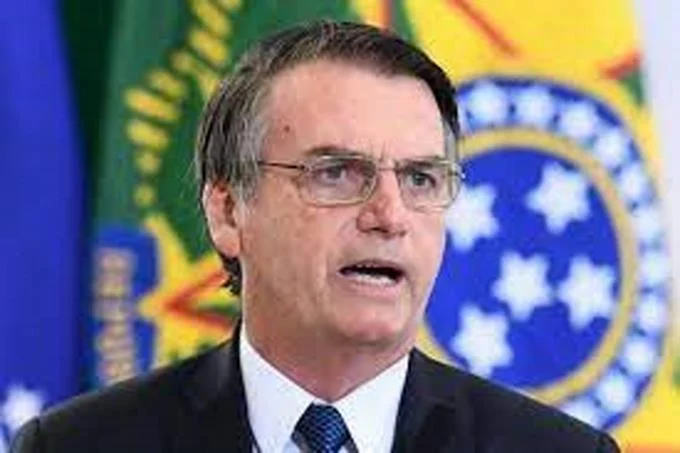 «Bolsonaro no está aquí», dice hospital de Florida, rodeado de periodistas