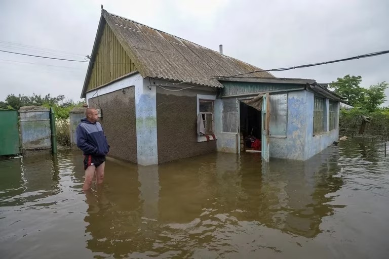 Amnistía Internacional denunció la negligencia de las autoridades prorrusas para socorrer a los afectados en Kherson