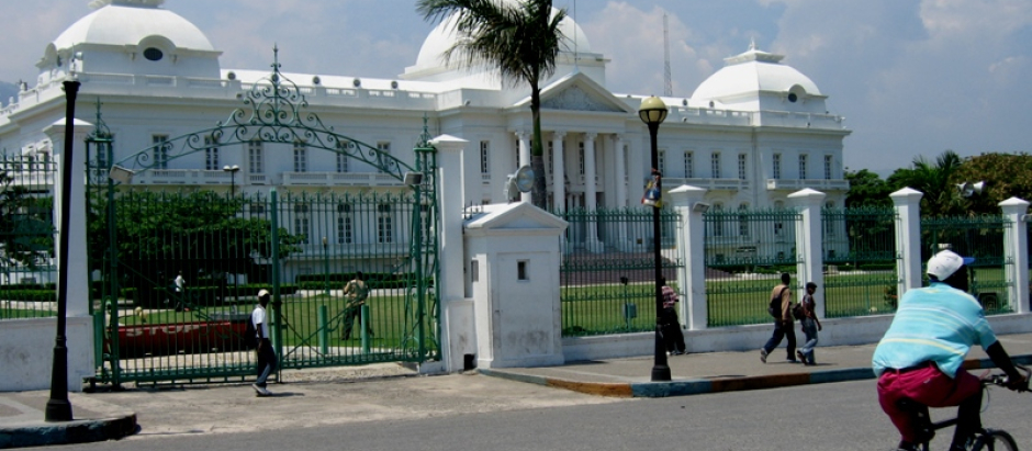 El Palacio Nacional de Haití está bajo ataque de hombres armados